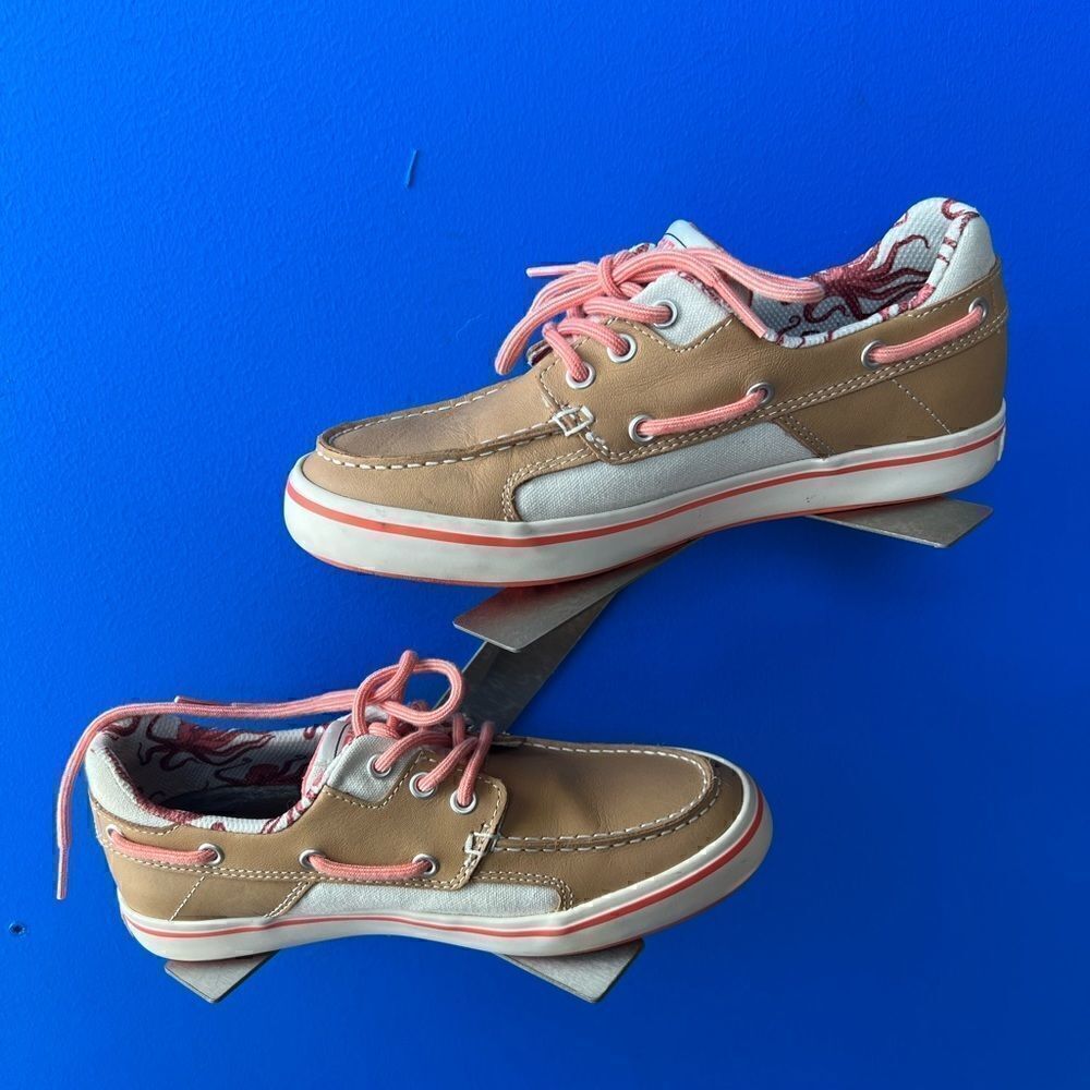 WOMEN'S SALMON SISTERS FINATIC II DECK SHOE Tan/Octopus Size 6.5